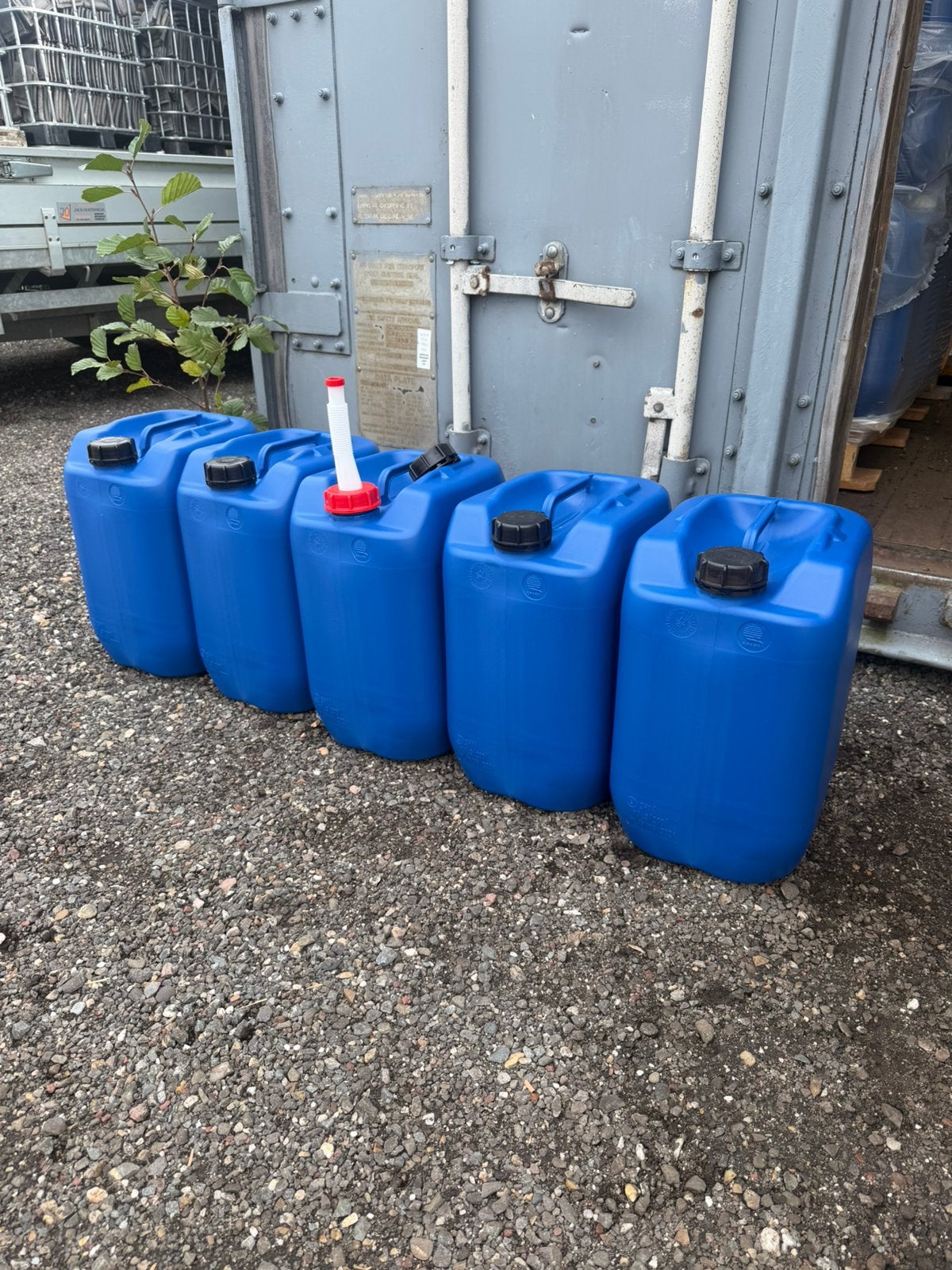 5 jerrycans met schenktuit ideaal voor tanken buitenland, Ophalen, Z, Nieuw, Z