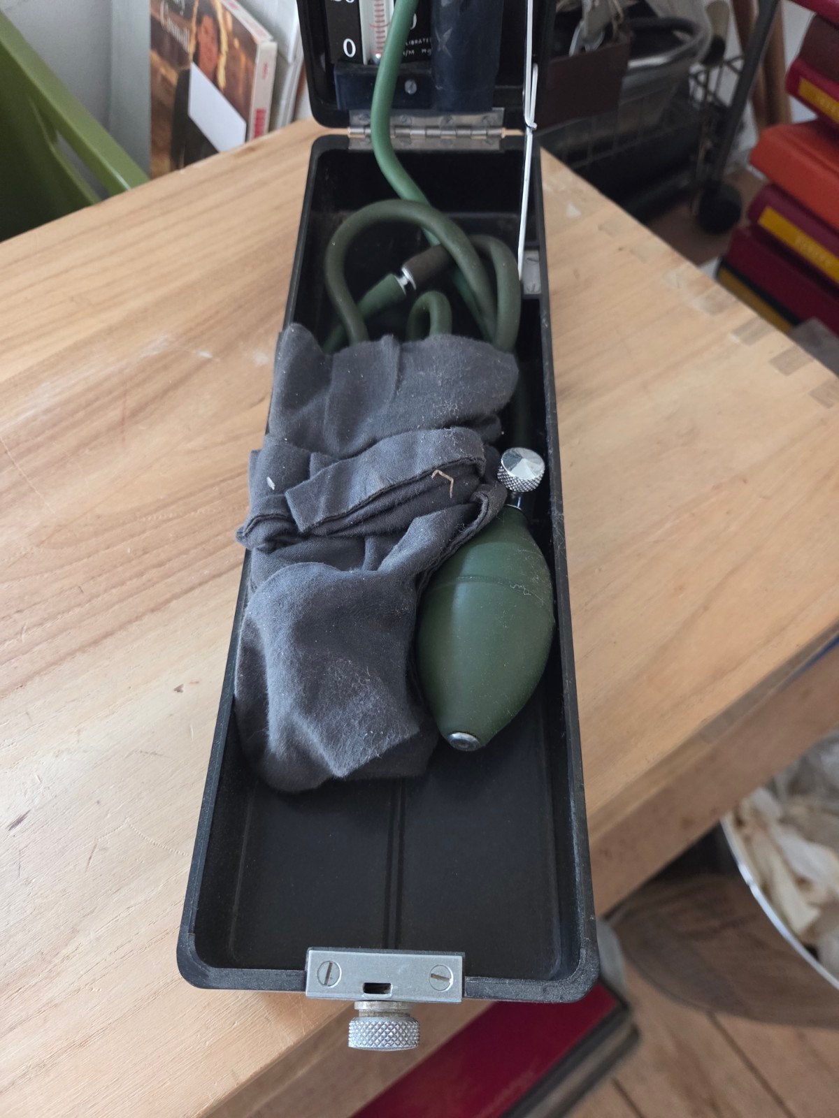Antieke bloeddrukmeter in bakeliet doos, Ophalen of Verzenden