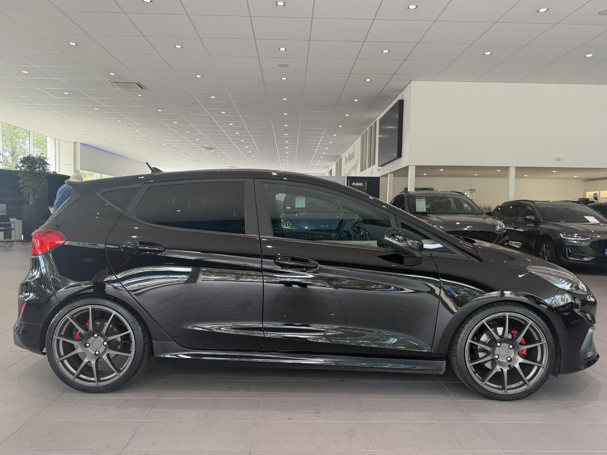 Ford Fiesta 1.5 EcoBoost ST-3 navigatie | applecarplay/andro, Auto's, Ford, Voorwielaandrijving, 12 maanden, Euro 6, Leder en Stof