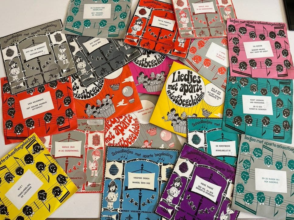 19 Vintage Singles - Liedjes met aparte orkestbegeleiding, Ophalen of Verzenden, Gebruikt