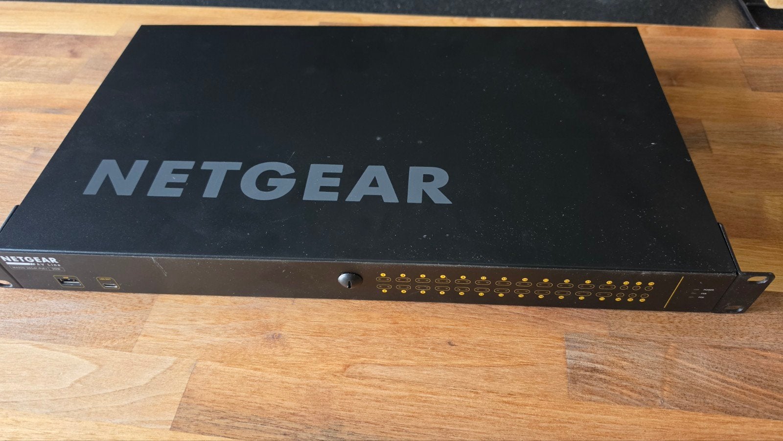 NETGEAR M4250-26G4F-PoE+ 300W Managed Switch, Ophalen of Verzenden, Zo goed als nieuw