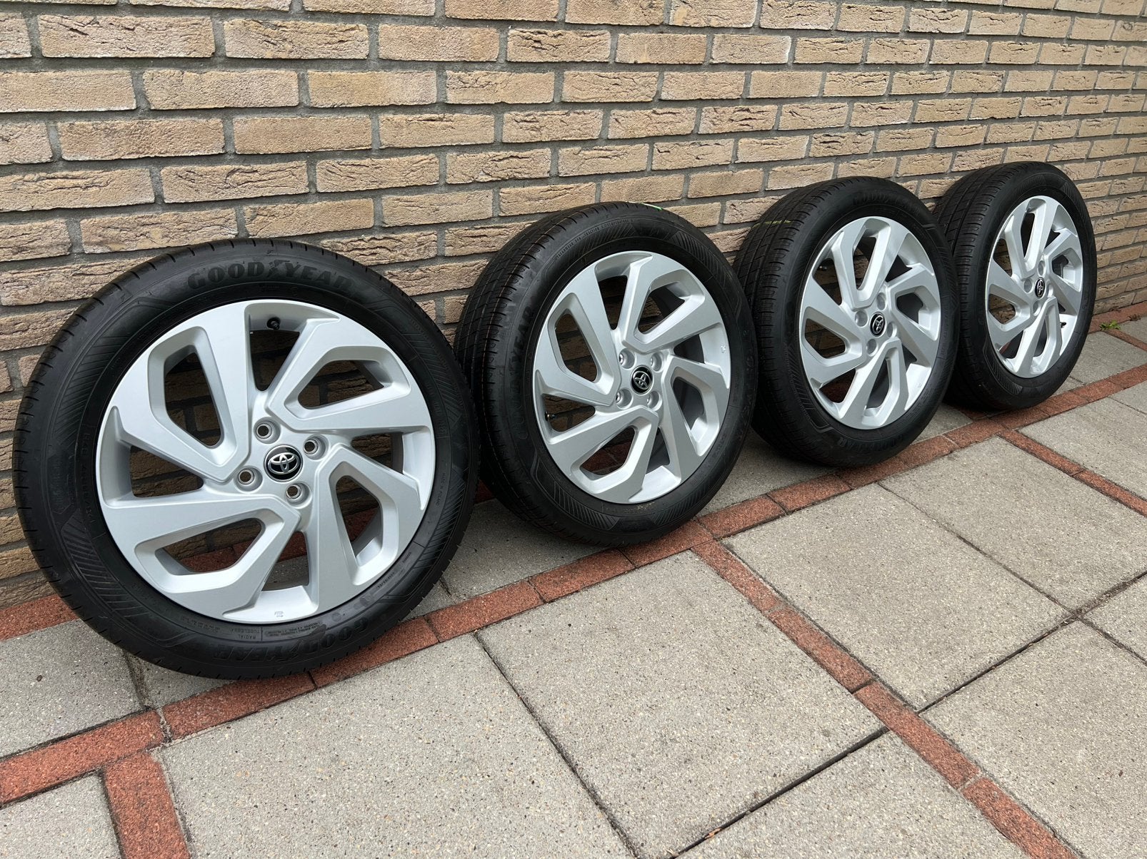 17 inch ORG Toyota aygo X velgen met banden 4x100, Ophalen, 175 mm, Banden en Velgen, Nieuw