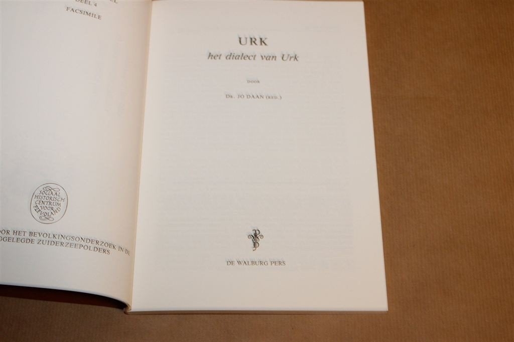 Urk — Dialect van Urk, Taalkundige Studie, Ophalen of Verzenden, Zo goed als nieuw