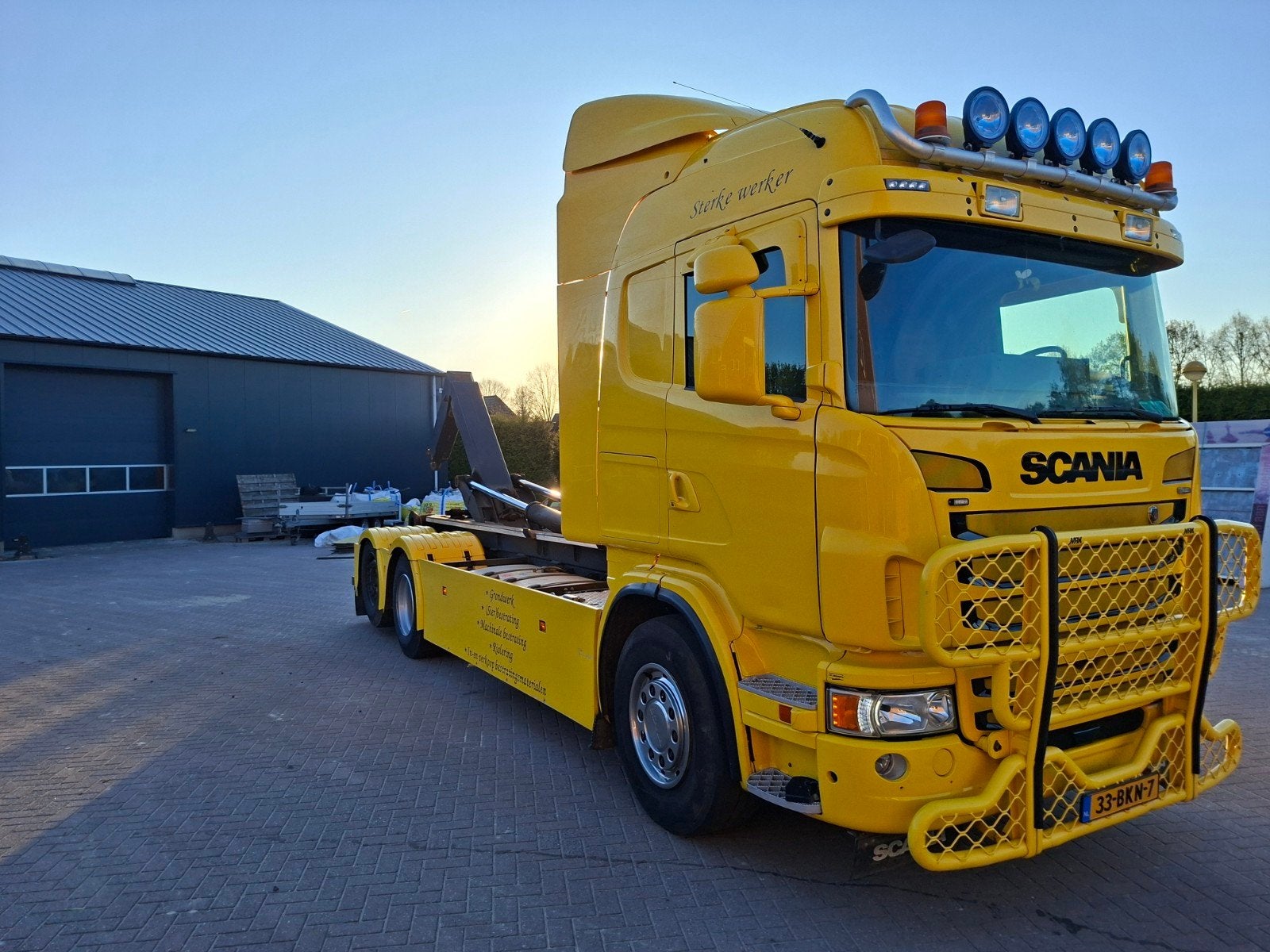 Scania G440 met haakarm containersysteem, Particulier, Te koop