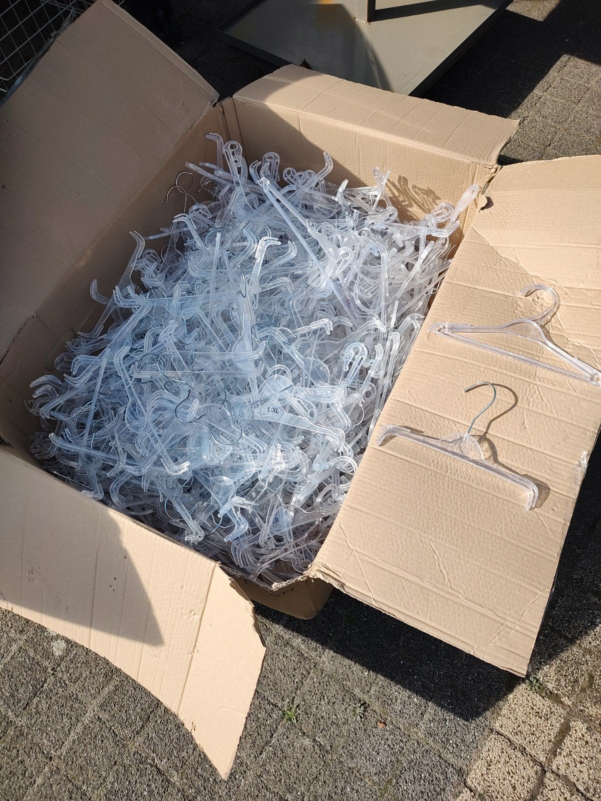 Grote doos met transparante kledinghangers, Ophalen, Gebruikt, Kunststof, Kinderen en Volwassenen