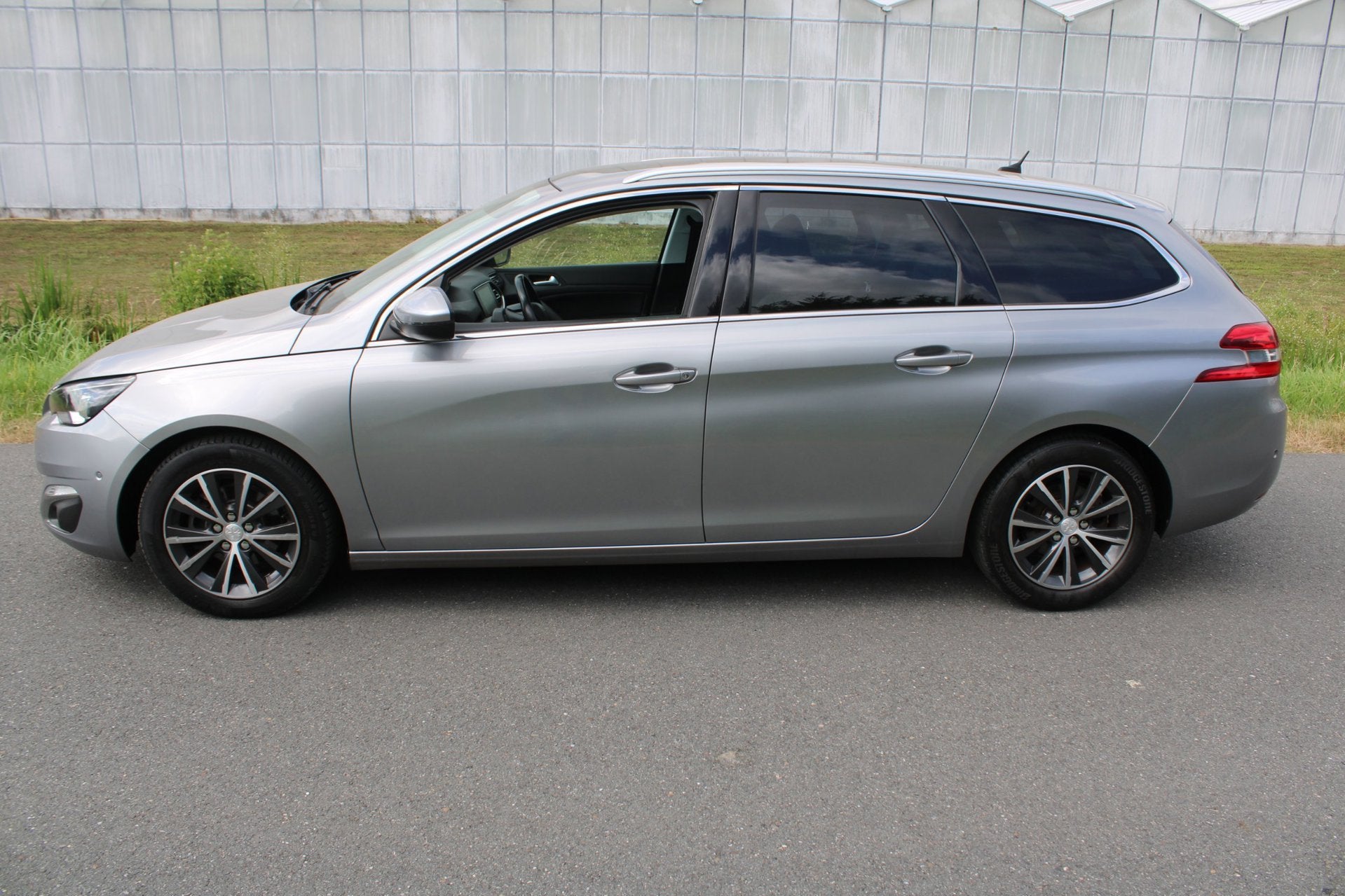 Peugeot 308 SW 1.2 PureTech Allure, Gebruikt, Euro 6, 1199 cc, 1165 kg