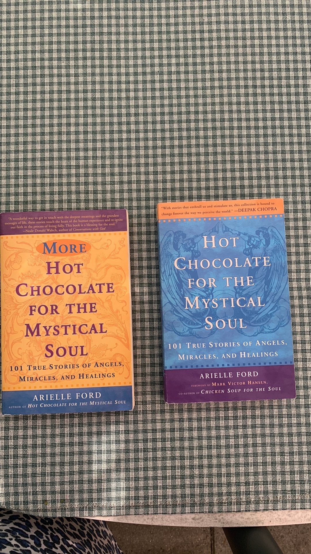 2x Arielle Ford - Hot Chocolate for the Mystical Soul, Ophalen of Verzenden, Gelezen, Arielle Ford