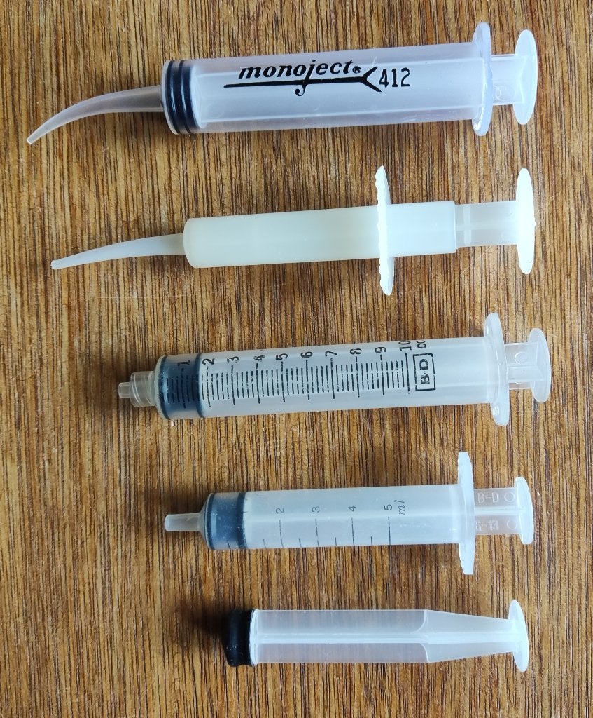 Injectiespuiten voor het toedienen van medicatie, vaccins, Ophalen of Verzenden, Gebruikt