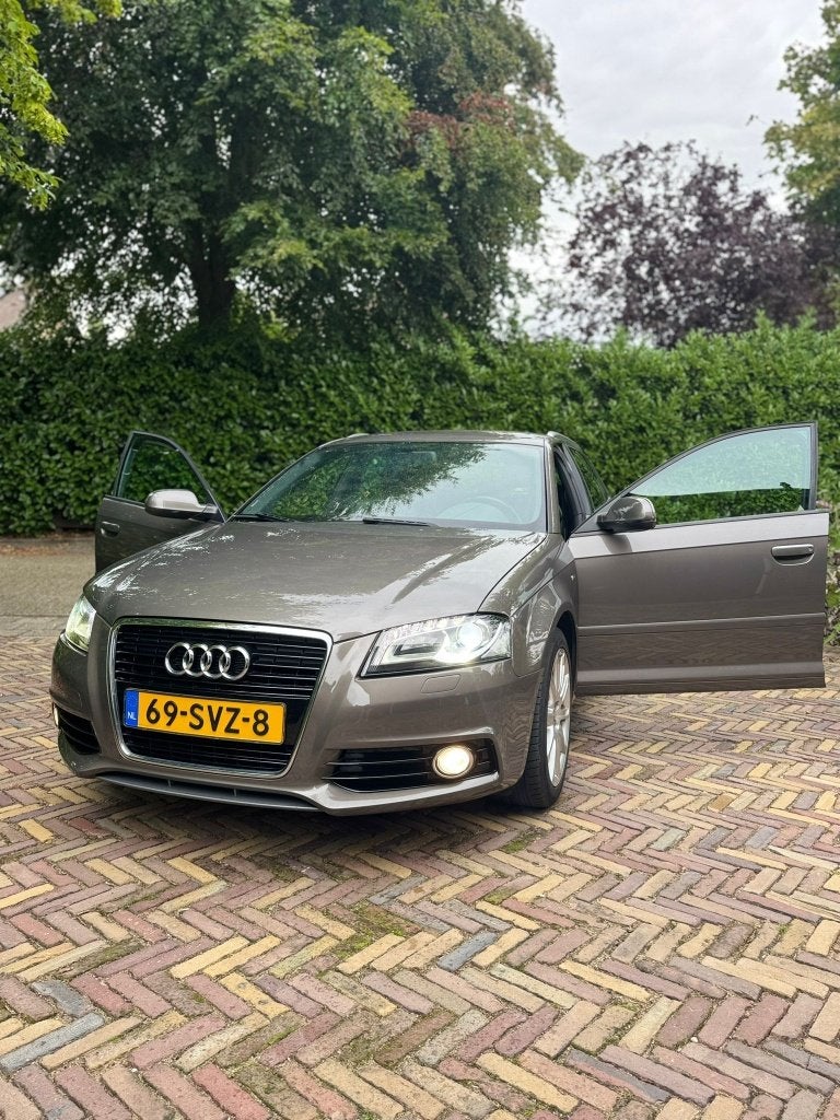 Audi A3 1.2TFSI 77KW SB 2012 Grijs, Auto's, Voorwielaandrijving, Dealer onderhouden, Zwart, 4 cilinders