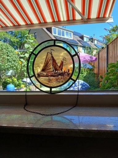 Glas-in-lood Raamhanger.2 afgemeerde Vissersbootjes,(adv.371, Gebruikt, 20 cm, Decoratieobject, Klassiek