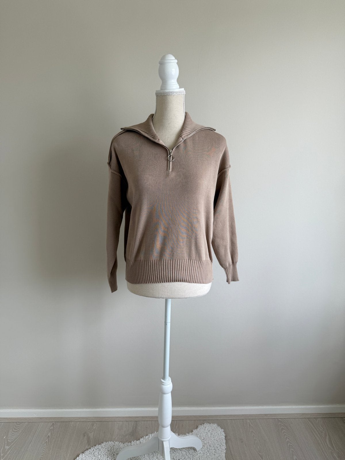 Beige Trui met Rits Paris et Moi Collection, Kleding | Dames, Truien en Vesten, Ophalen of Verzenden, Zo goed als nieuw, Maat 38/40 (M)