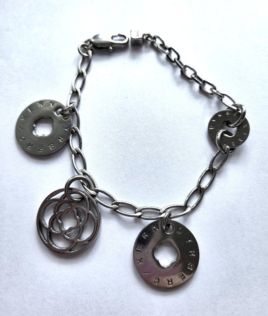 Mooie armband met bedels van DYRBERG KERN, Ophalen, Overige materialen, Zo goed als nieuw, Met bedels of kralen