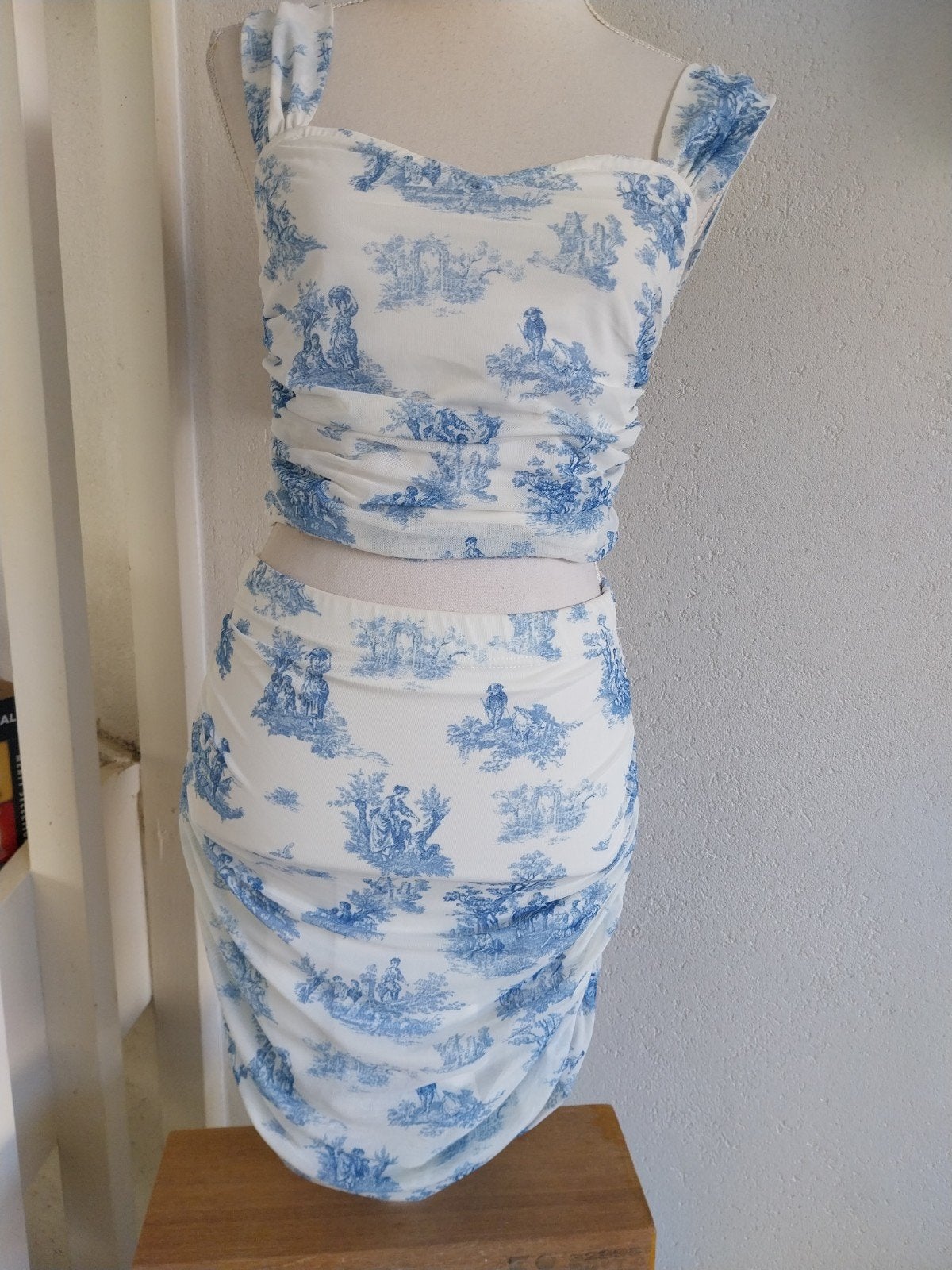 Mooie tweedelige set met blauw-wit patroon maat S, Blauw, Ophalen of Verzenden, Knielengte, Maat 36 (S)