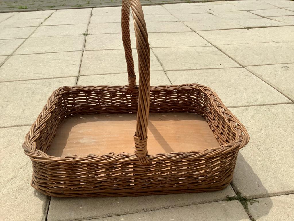 Vintage rieten mand lektuurmand uitdeelmand met houten bodem, Ophalen of Verzenden, Gebruikt, Rechthoekig, Riet