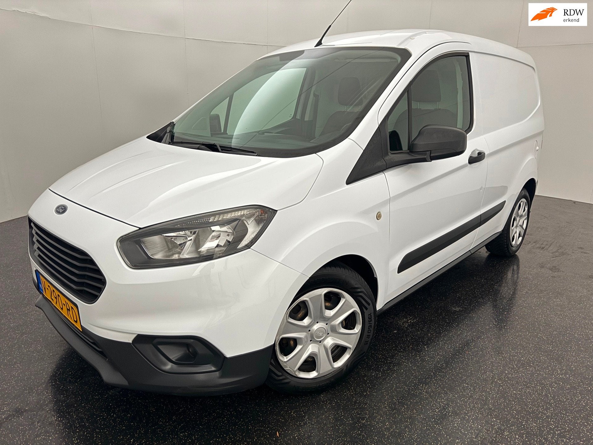 Ford Transit Courier 1.5 TDCI Trend, Voorwielaandrijving, Stof, Gebruikt, Euro 6
