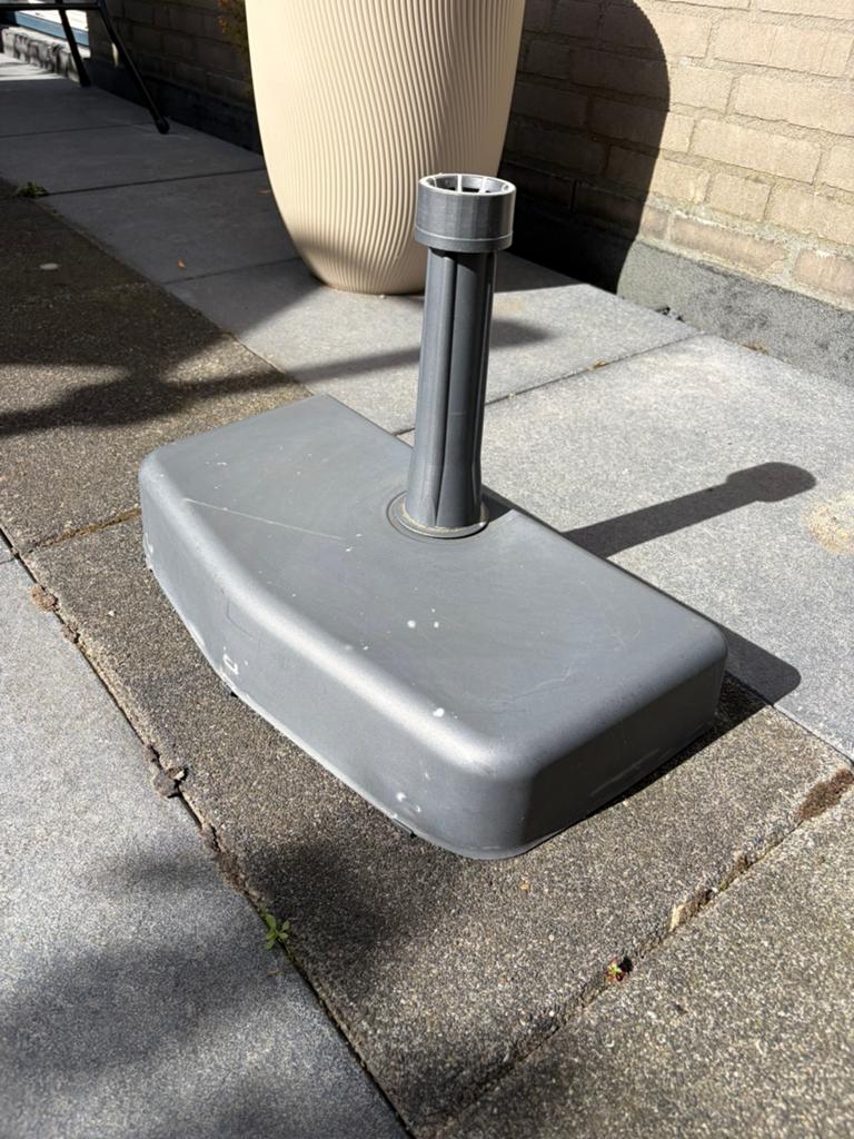 Donkergrijze parasolvoet voor balkon, Tuin en Terras, Parasols, Ophalen, Zo goed als nieuw, Minder dan 1 meter, Parasolvoet