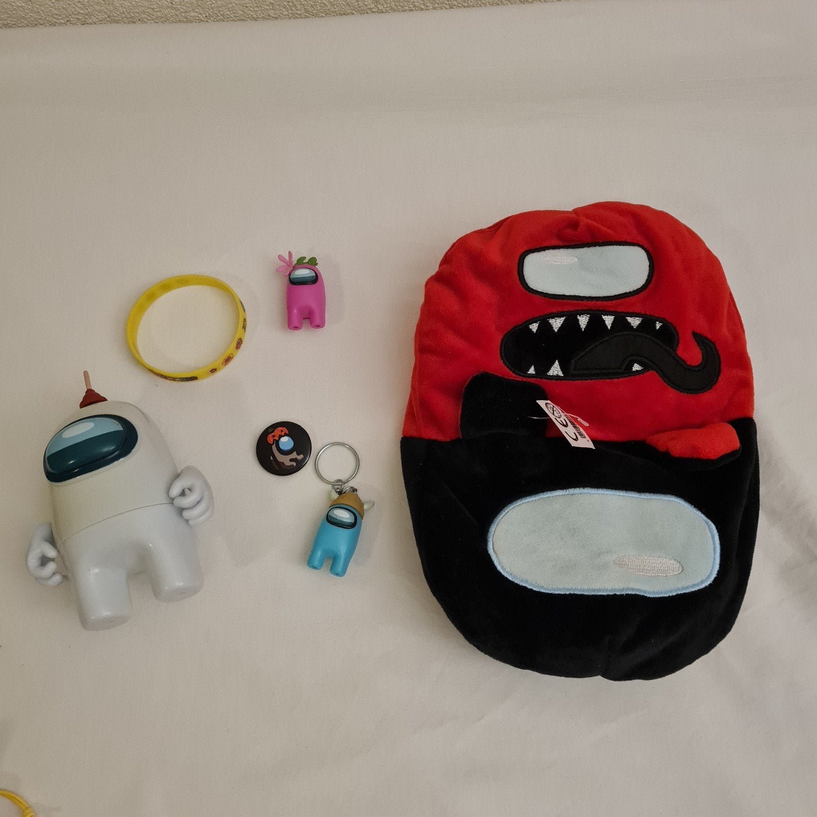 Among Us knuffel, armband, sleutelhanger, pin en figuren set, Gebruikt, Overige merken, Overige karakters, Overige typen