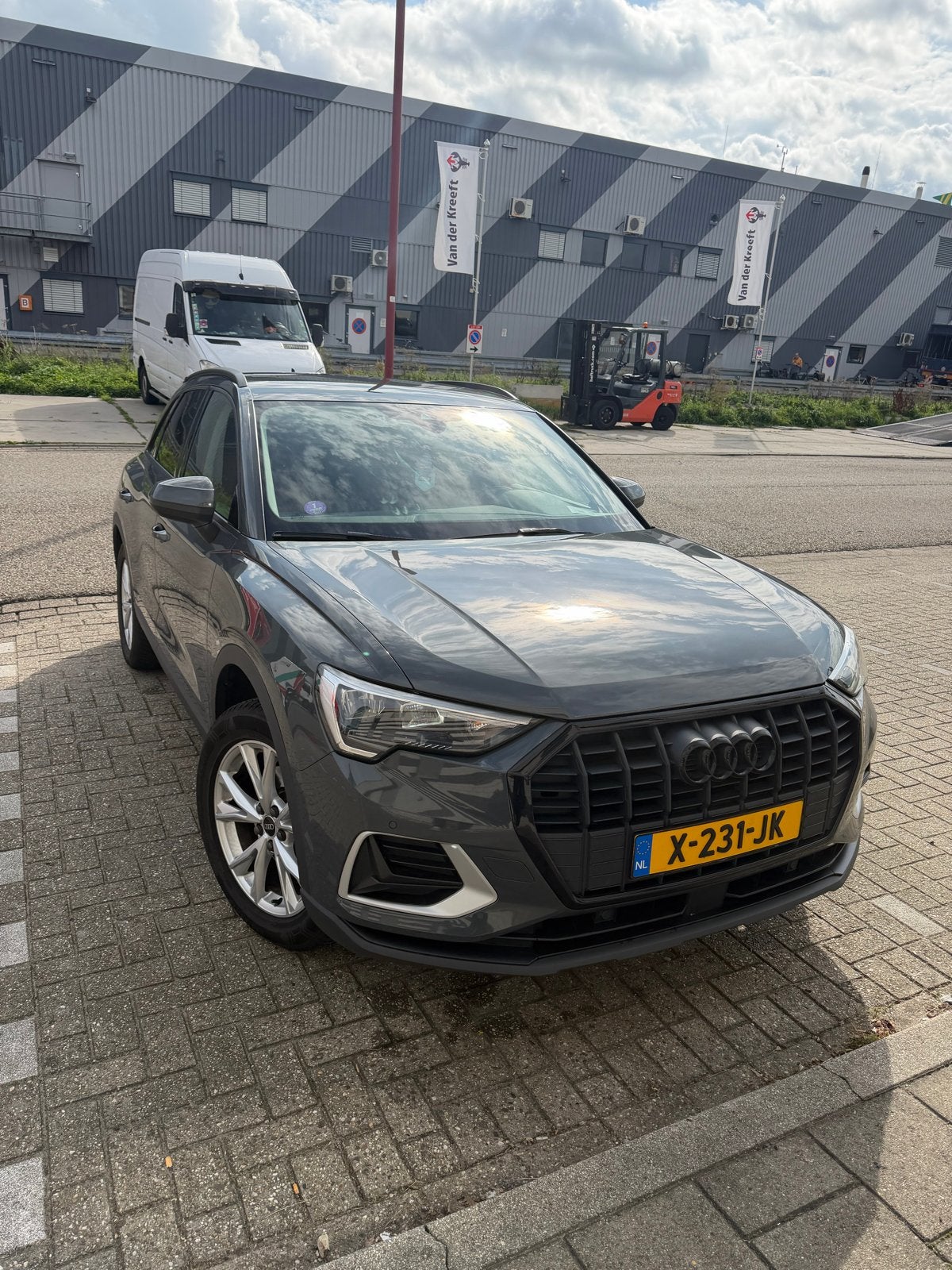 Audi Q3 35 Tfsi 150pk S Tronic 2019 Grijs, Zwart, 4 cilinders, Leder, 84 €/maand
