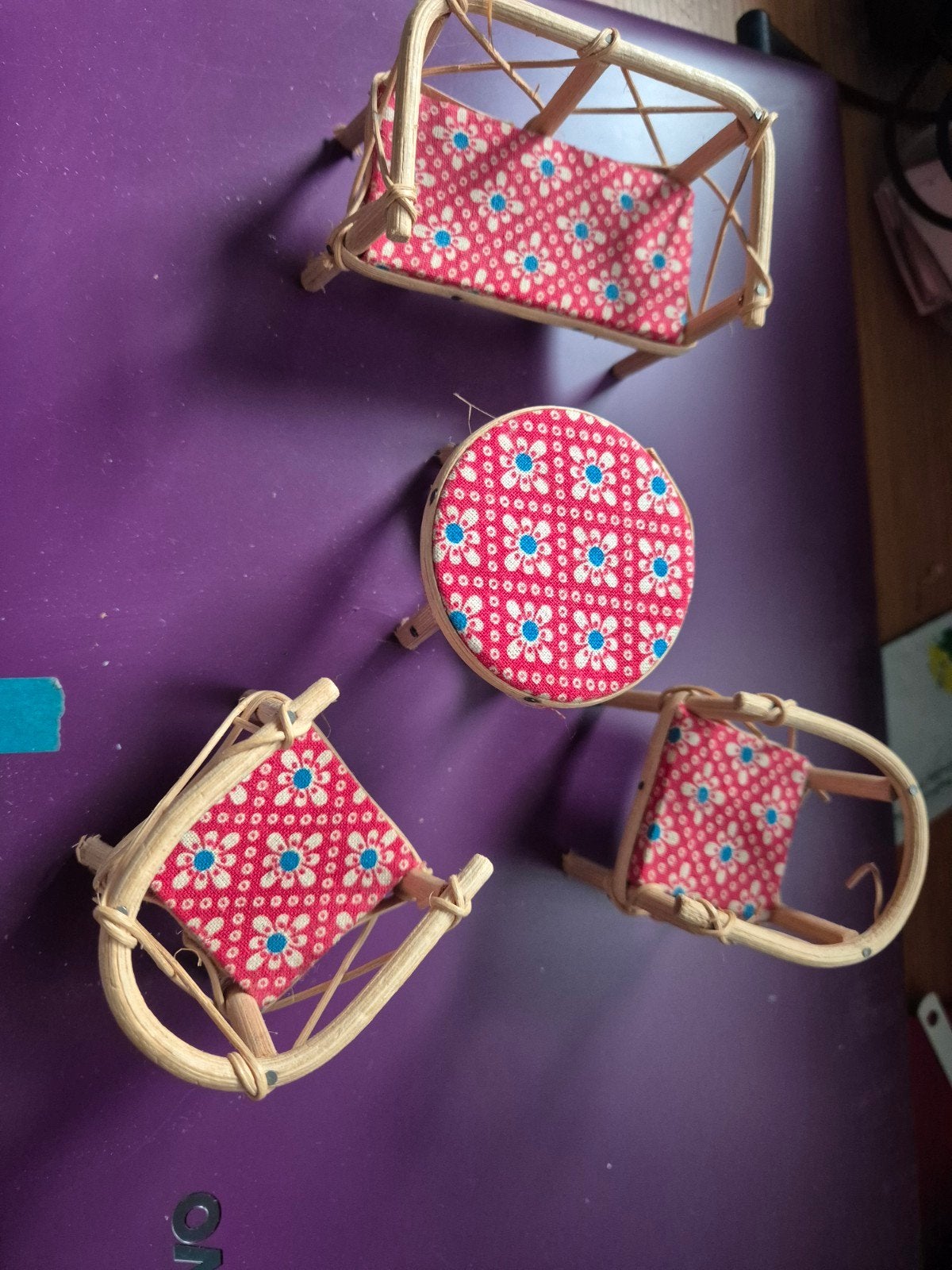 vintage Miniatuur rotan meubelset voor poppenhuis, Ophalen of Verzenden, Gebruikt, Poppenhuis