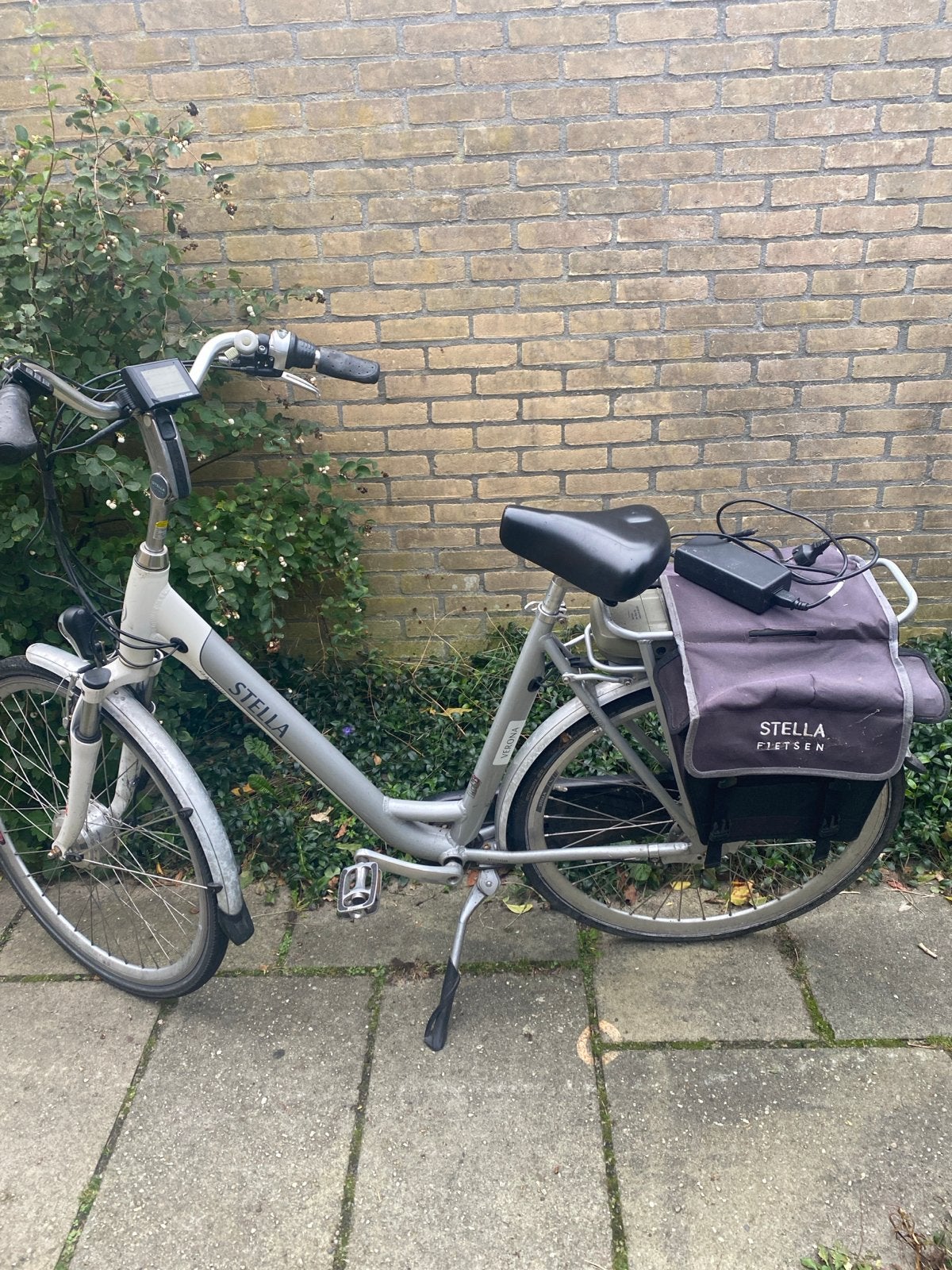 Stella Verona elektrische fiets en lader voor onderdelen, Fietsen en Brommers, 51 tot 55 cm, Ophalen, Gebruikt, 30 tot 50 km per accu