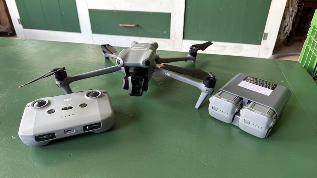 DJI Air 3, Audio, Tv en Foto, Drones, 250 tot 900 gram, 30 tot 45 minuten, Cameradrone, Ophalen of Verzenden