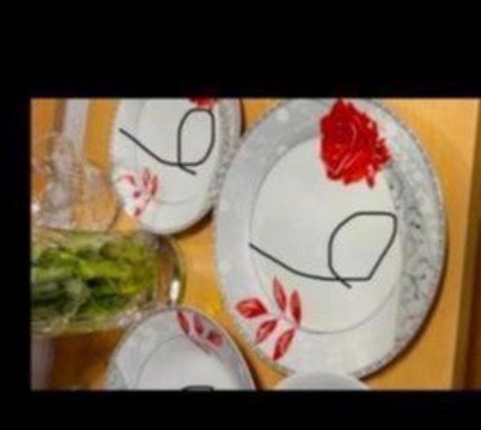 Servies met rode rozen en grijze details, Ophalen, Gebruikt, Keramiek, Bord(en)