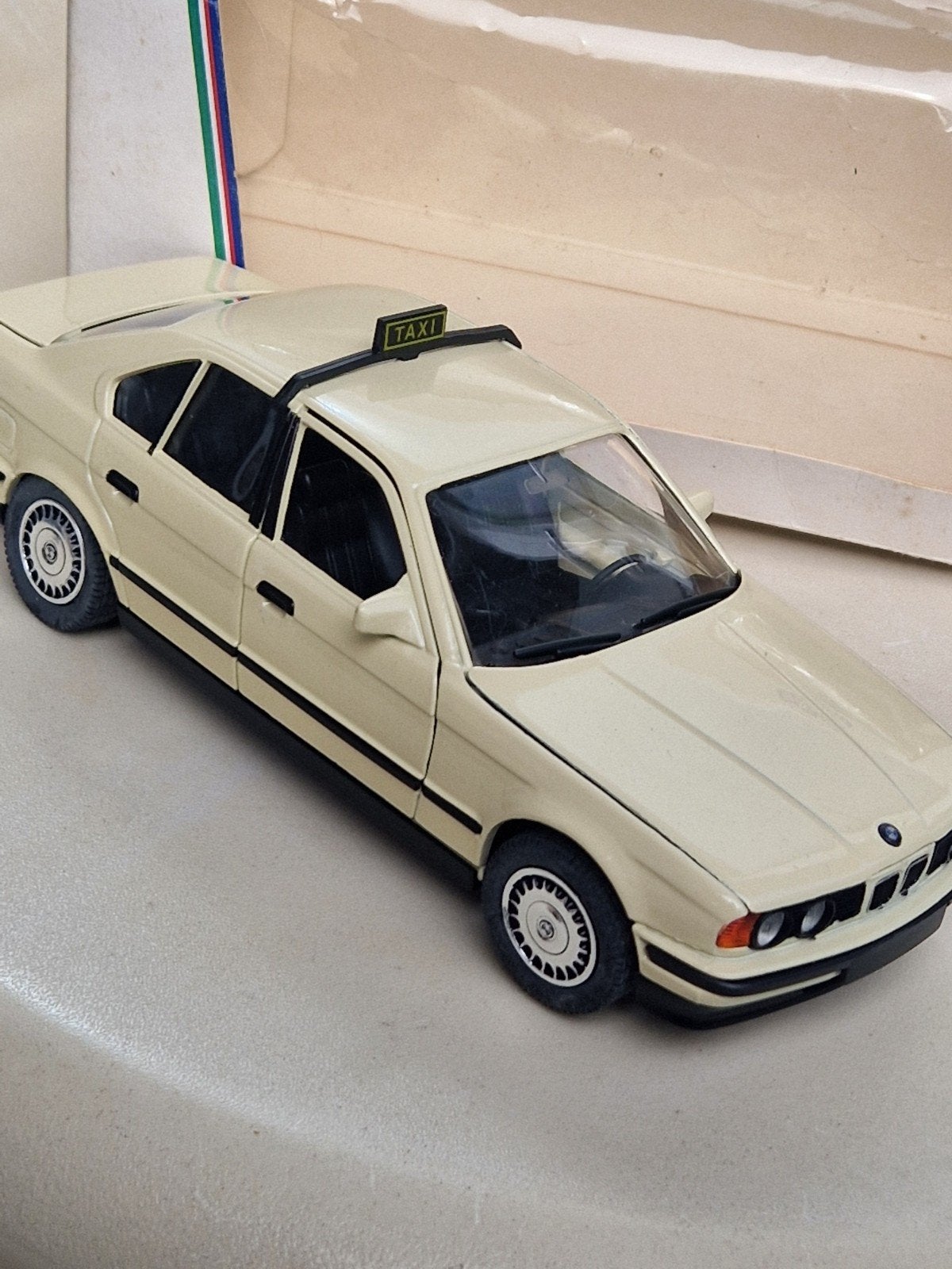 BMW e34 535i Schabak Taxi 1:24  M5 520 525 TDS 524TD, Ophalen of Verzenden, Zo goed als nieuw, Auto, Overige merken