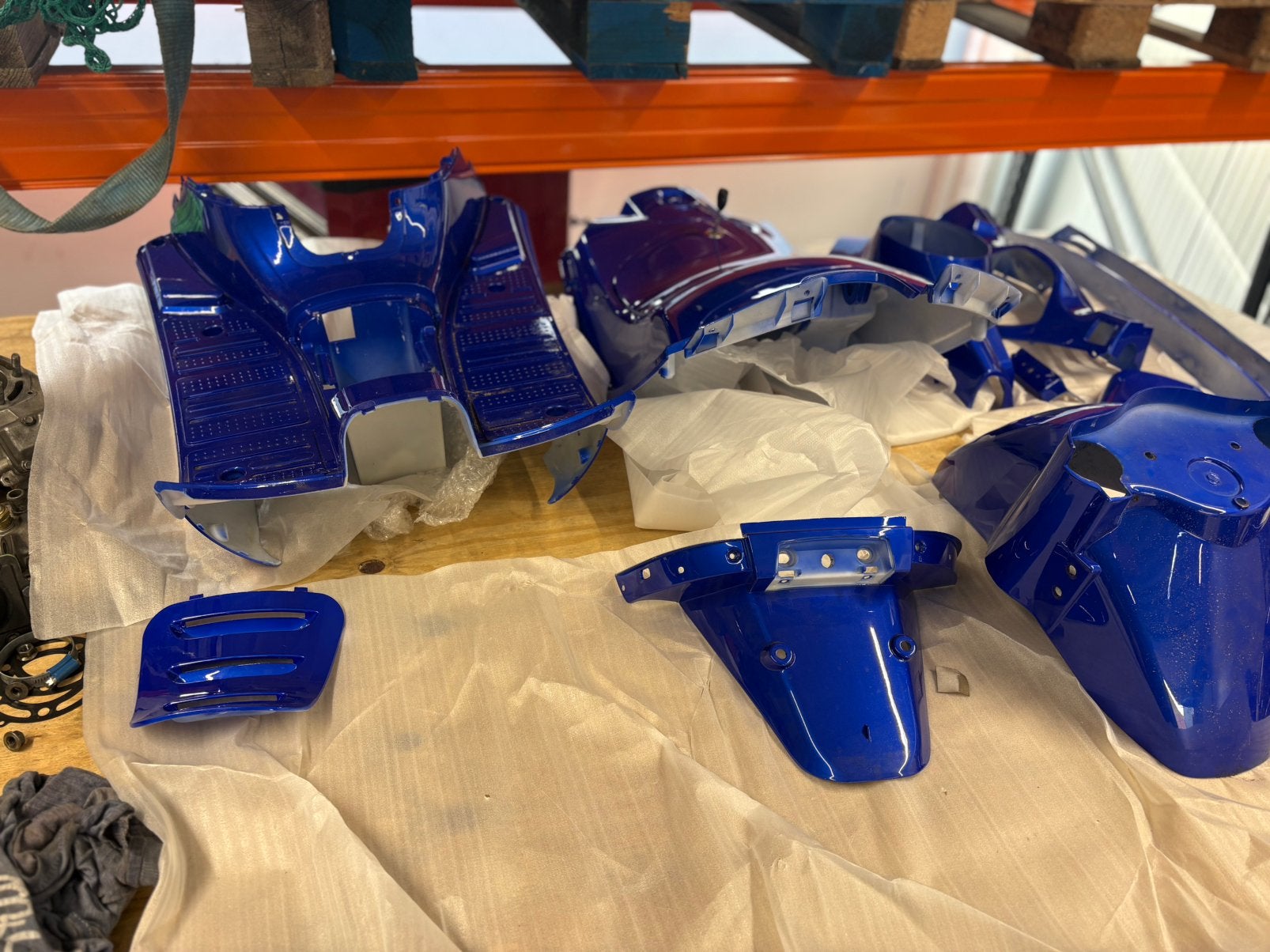 Complete blauwe kappenset alleen de voorkap kapot, Ophalen, Gebruikt