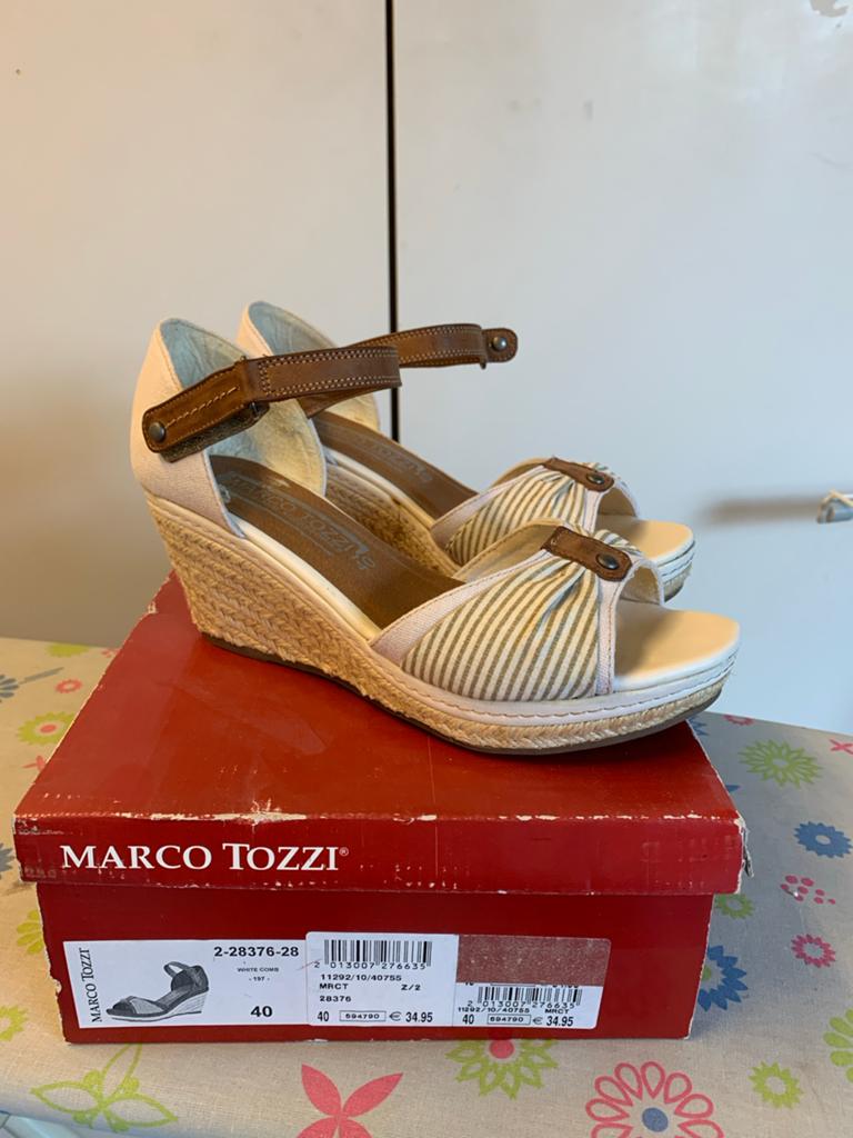 Marco Tozzi sleehak sandalen maat 40, Kleding | Dames, Schoenen, Ophalen of Verzenden, Zo goed als nieuw, Beige, Sandalen of Muiltjes