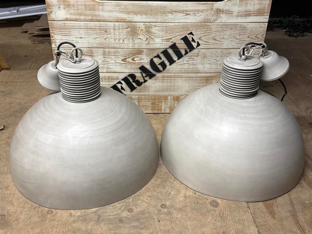 2 robuuste Amidi hanglampen - industrieel design, Huis en Inrichting, Lampen | Hanglampen, Ophalen, Gebruikt, Metaal, Minder dan 50 cm
