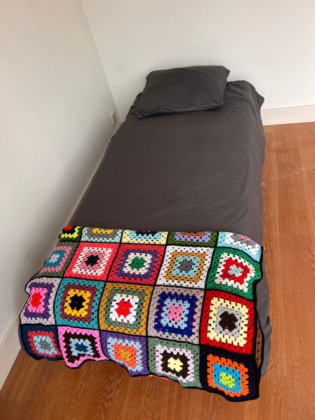 1 persoonsbed met lattenbodem + matras - 90x200, Ophalen, 90 cm, Eenpersoons, Wit