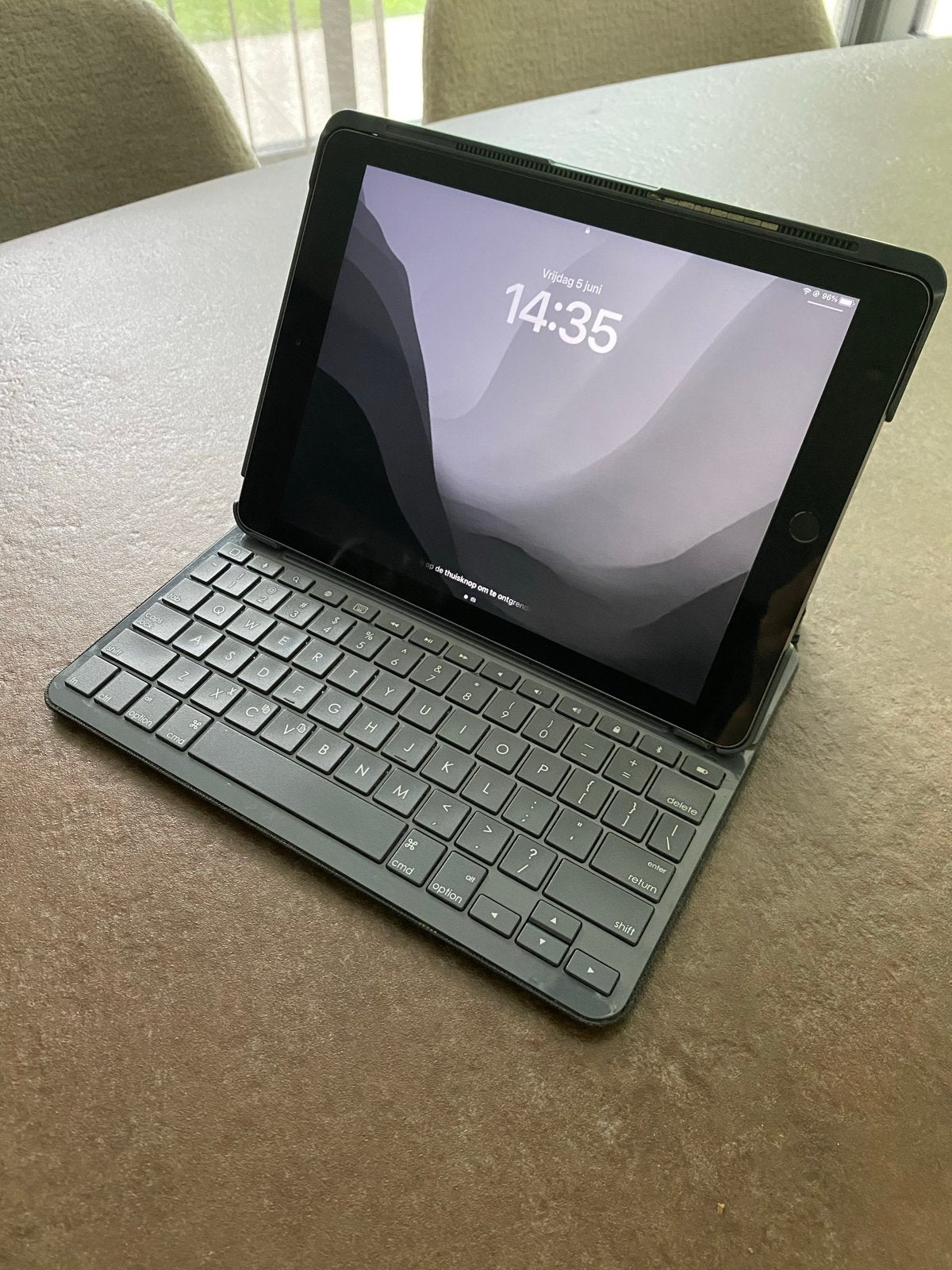 Apple iPad met toetsenbordhoes - 5e generatie, Computers en Software, Apple iPads, 32 GB, Apple iPad, Zo goed als nieuw, Wi-Fi