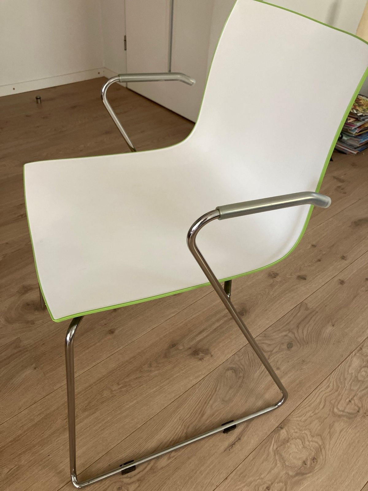 Arper catifa stoel wit/lime met armleuning, Ophalen, Kunststof, Gebruikt, Wit