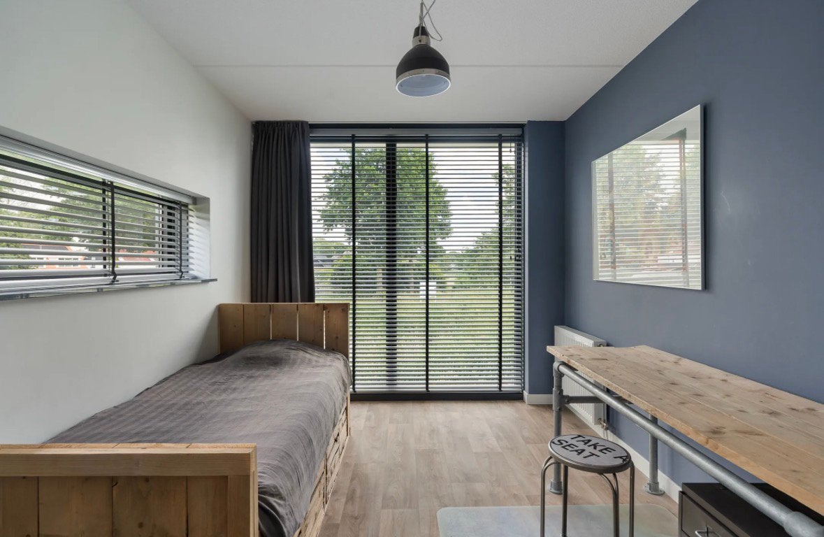 Complete stoere kinderkamer in stijgerhout in goede staat, Ophalen, Zo goed als nieuw, Jongetje of Meisje