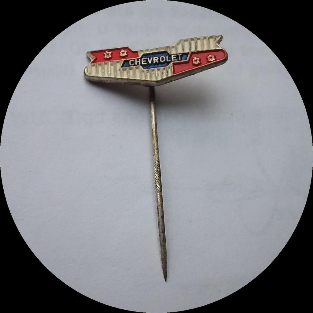 CHEVROLET speldje, logo met letters, Verzamelen, Speldjes, Pins en Buttons, Ophalen of Verzenden, Zo goed als nieuw, Transport