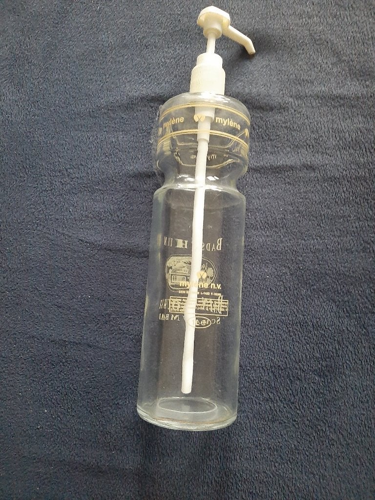 Lege mylène glazen fles met pompdispenser 1 liter, Verzamelen, Ophalen of Verzenden, Zo goed als nieuw, Gebruiksvoorwerp
