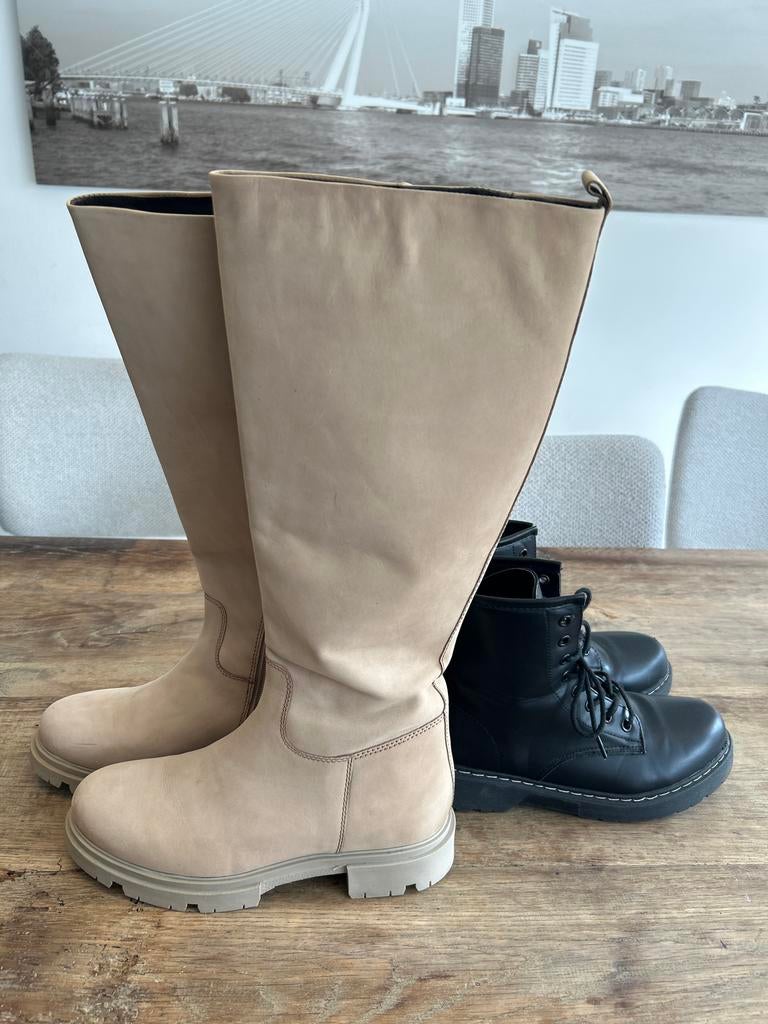 Beige hoge laarzen en zwarte enkellaarzen set, Ophalen of Verzenden, Zo goed als nieuw, Beige, Hoge laarzen