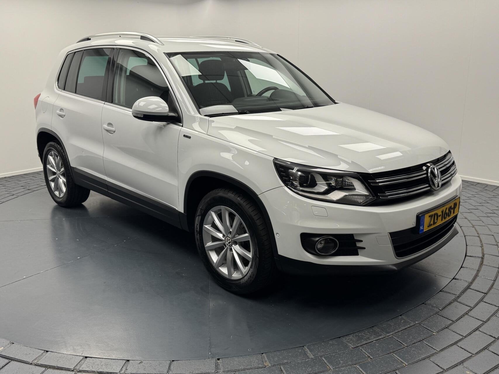 Volkswagen Tiguan 1.4 TSi Lounge Trekhaak-Carplay-Cr.contr-C, Auto's, Voorwielaandrijving, Euro 5, Gebruikt, 4 cilinders