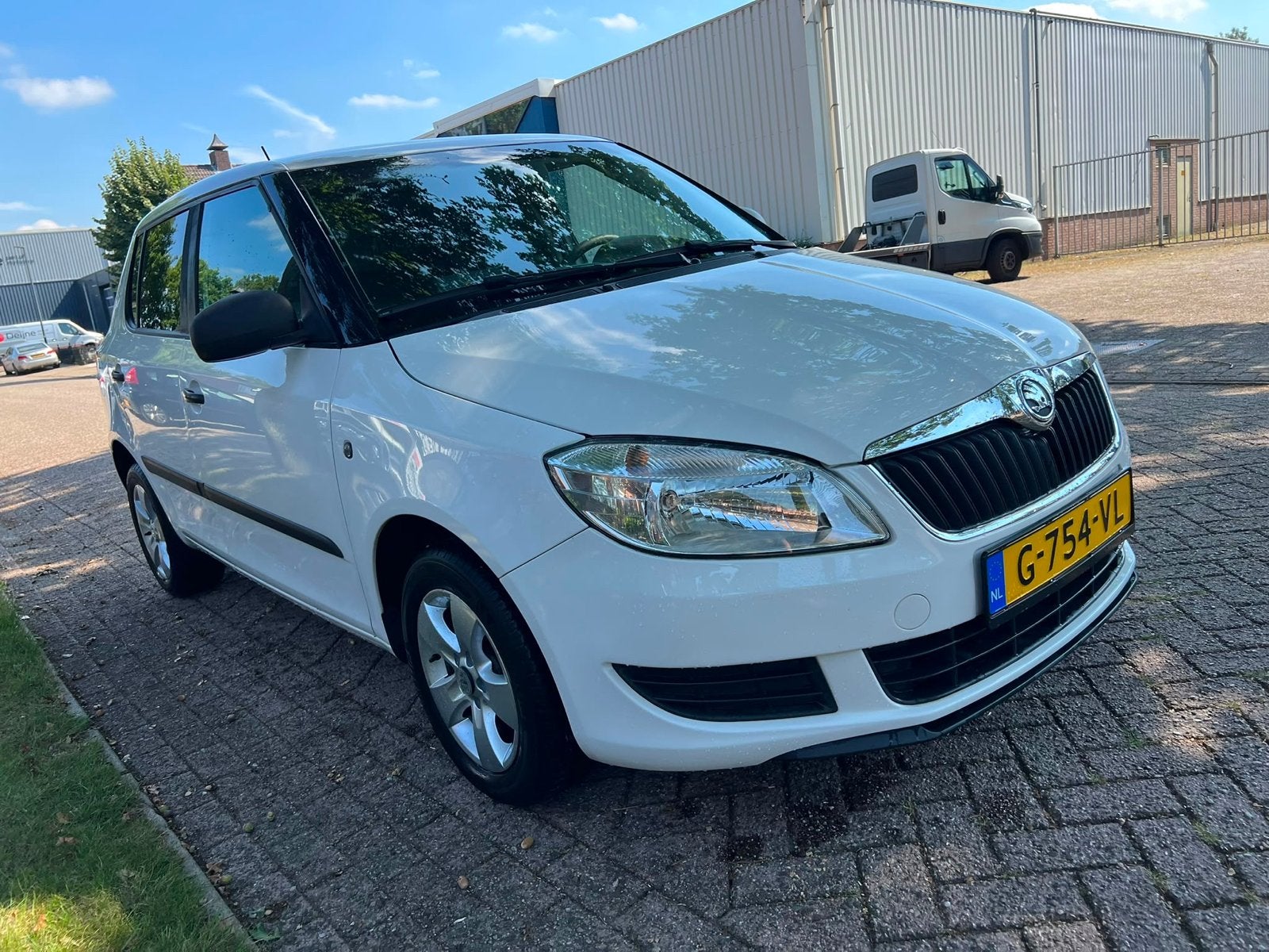 Skoda Fabia 1.2 44KW 2013 Wit / 79000 km !  / nieuwe apk !, Voorwielaandrijving, 40 €/maand, 540 kg, 995 kg