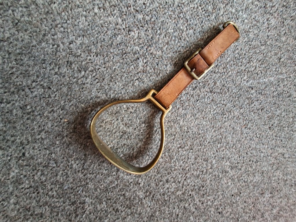 vintage messing stijgbeugel met een leren riem, Verzenden, Gebruikt