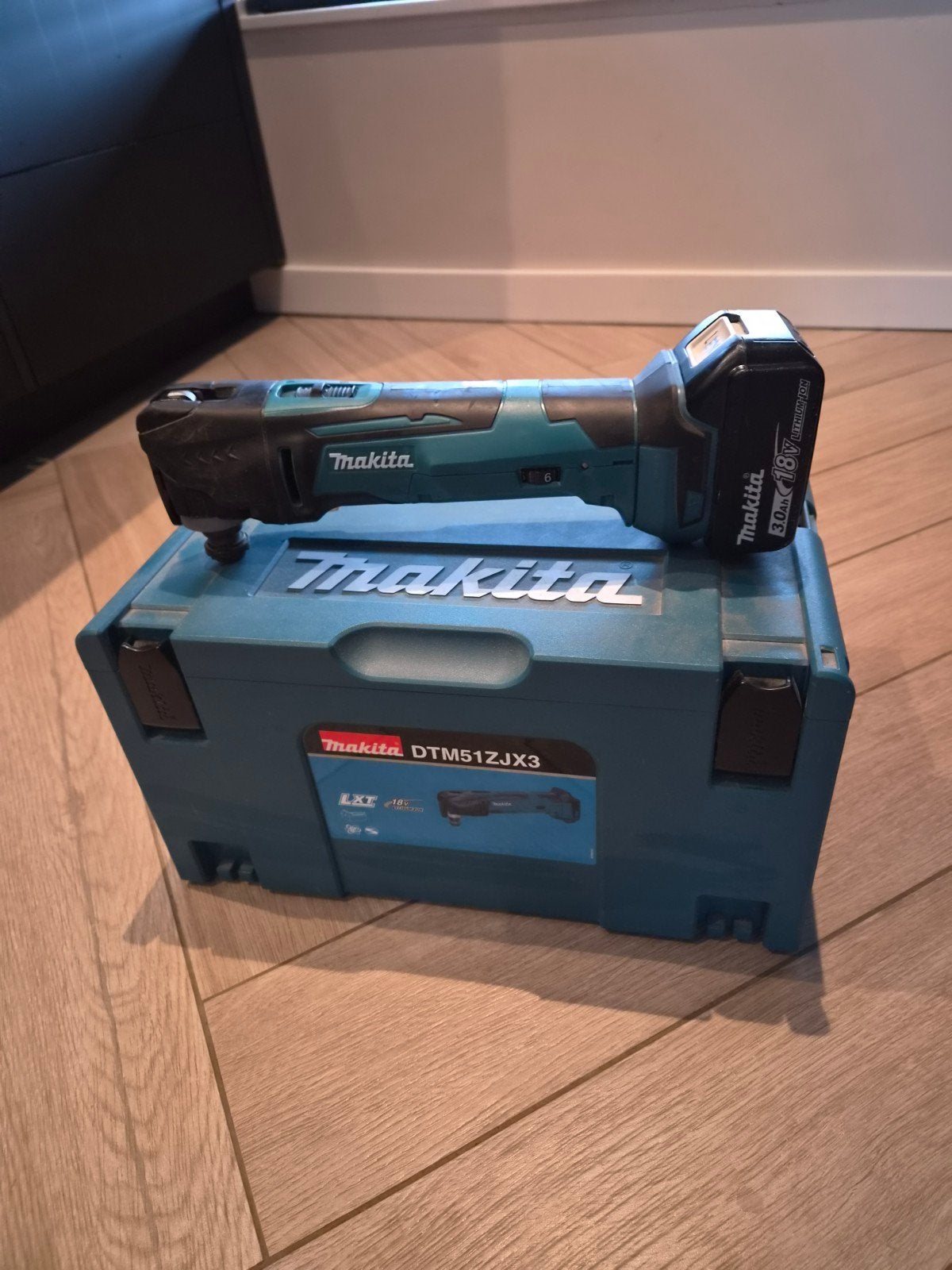 Makita DTM51ZJX3 Multitool 18V + 3.0Ah Accu | Compleet in Mb, Ophalen of Verzenden, Zo goed als nieuw, Multitool, Makita