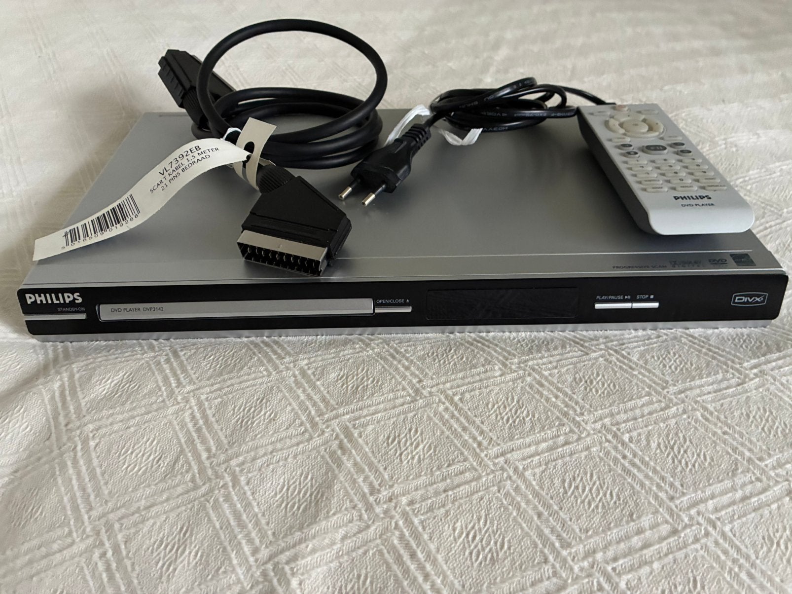 TE KOOP. NOG NIEUWE ZILVERKLEURIGE DvD SPELER !!, Ophalen of Verzenden, Nieuw, Dvd-speler, Philips