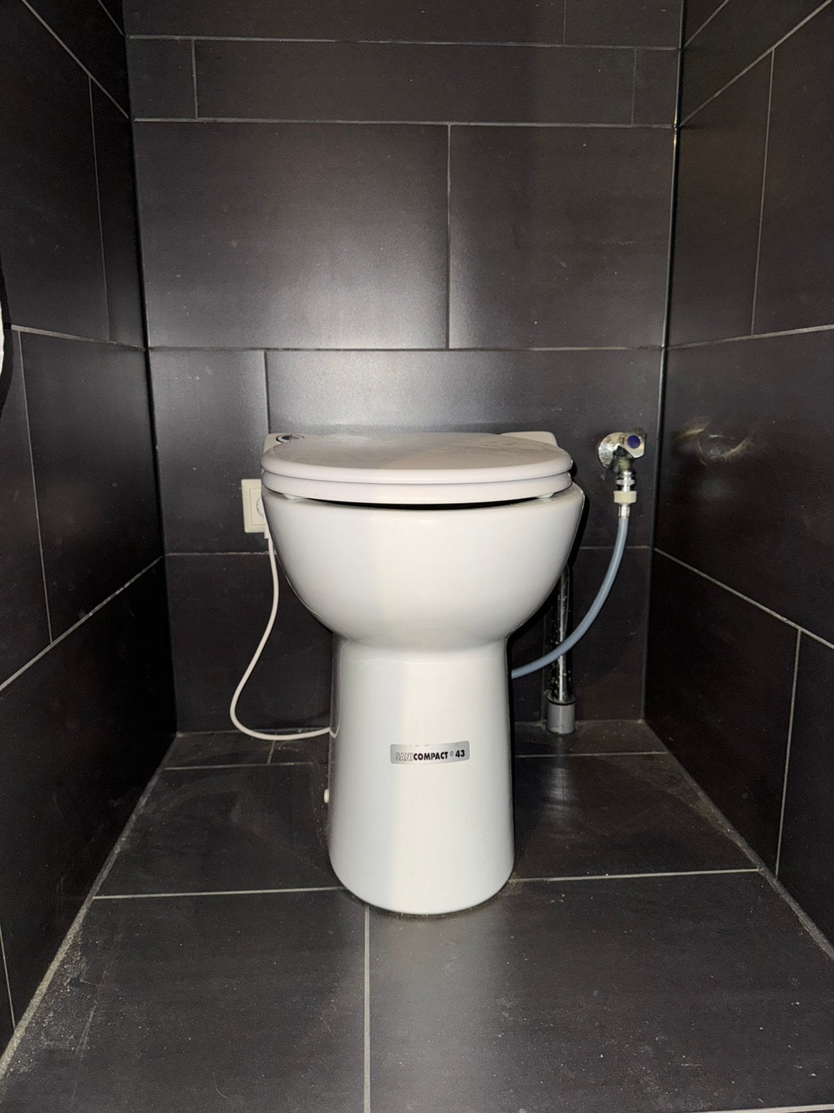 Sanicompact 43 sanibroyeur toilet, Doe-het-zelf en Verbouw, Ophalen, Zo goed als nieuw, Toilet