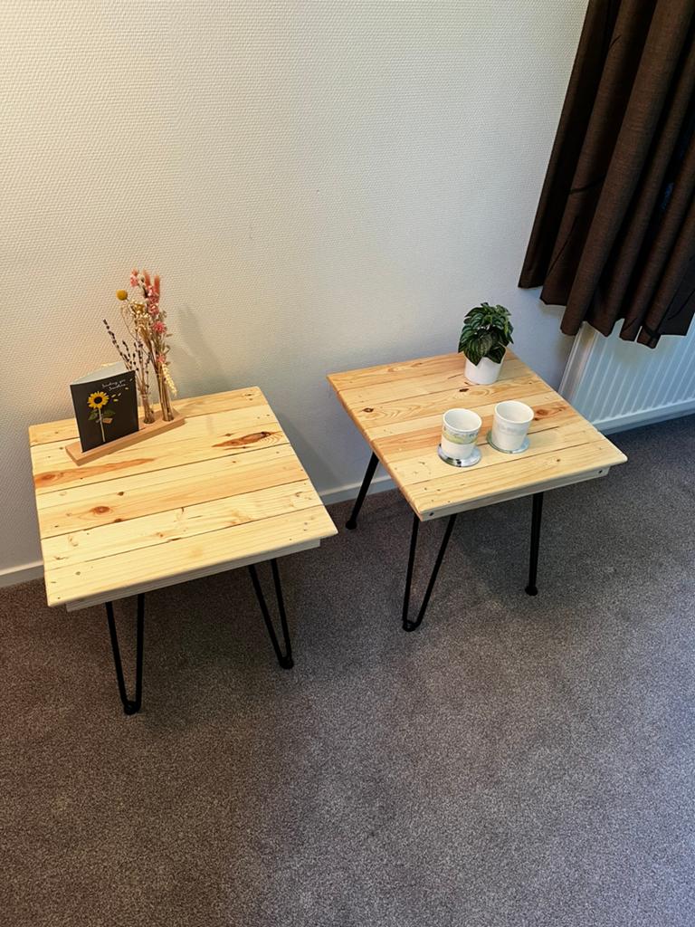 Bijzettafel, Minder dan 55 cm, Vierkant, Nieuw, Hout