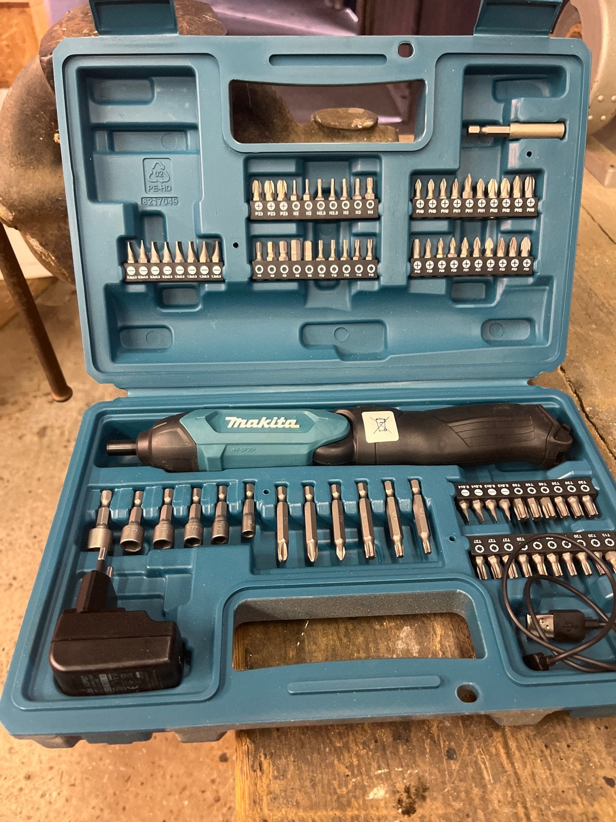 Makita DF001D Schroefmachine met bitset, Ophalen, Variabele snelheid, Minder dan 400 watt, Zo goed als nieuw