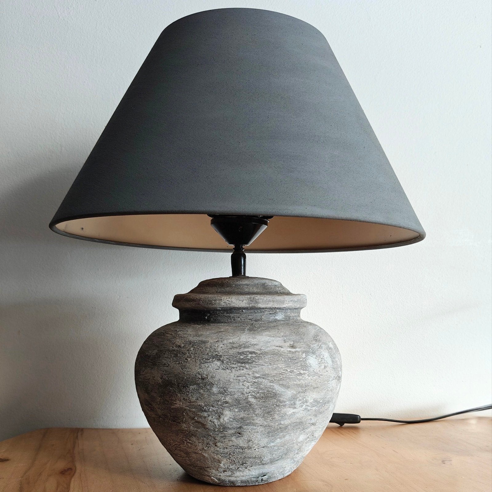 Prachtige landelijke stoere sobere kruiklamp / tafellamp met, 43 cm, Zo goed als nieuw, Handgemaakt, Grijs