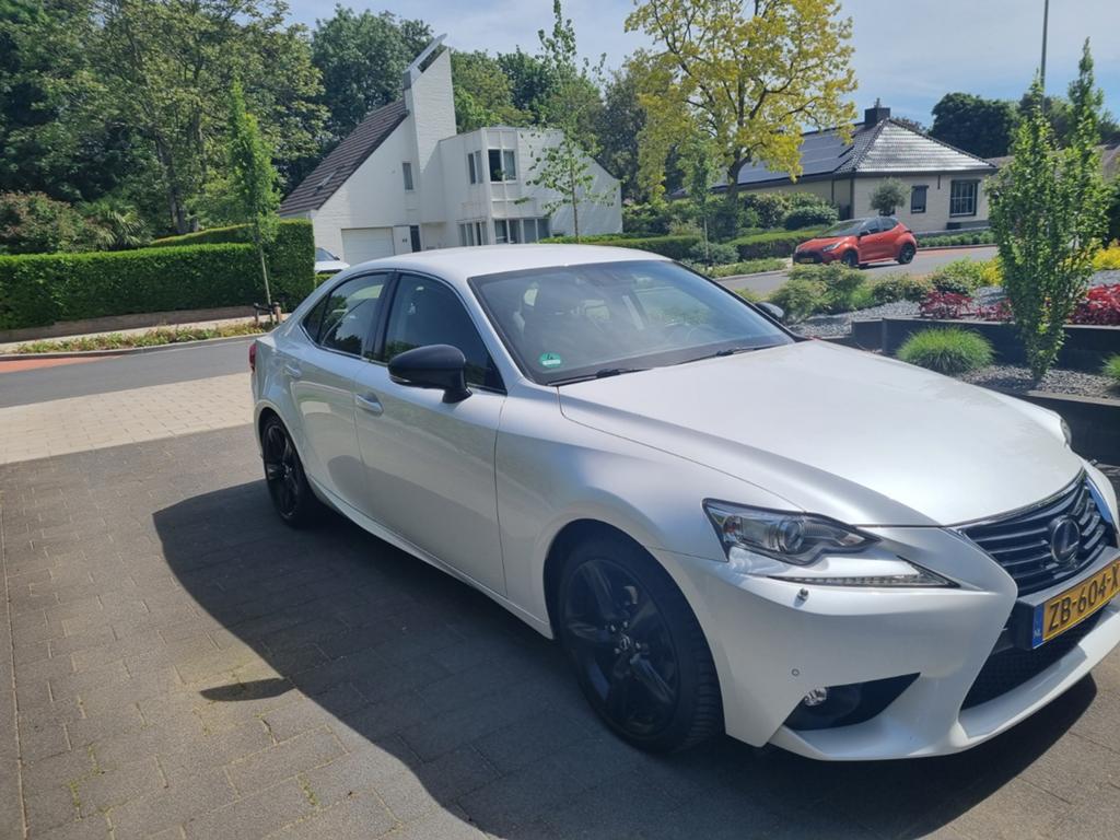 Te koop Lexus IS 300H 2.5 Hybrid CVT 2016 Wit, Auto's, Lexus, IS, ABS, Achteruitrijcamera, Hybride Elektrisch/Benzine, Volledig hybride
