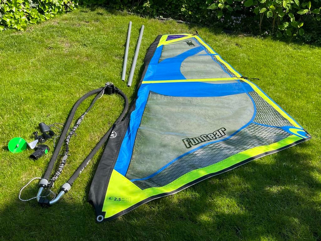 Windsurfset Fungear 2.5m² zeil met plank en giek, 250 tot 300 cm, Gebruikt, Minder dan 3.5 m², Met vin(nen)