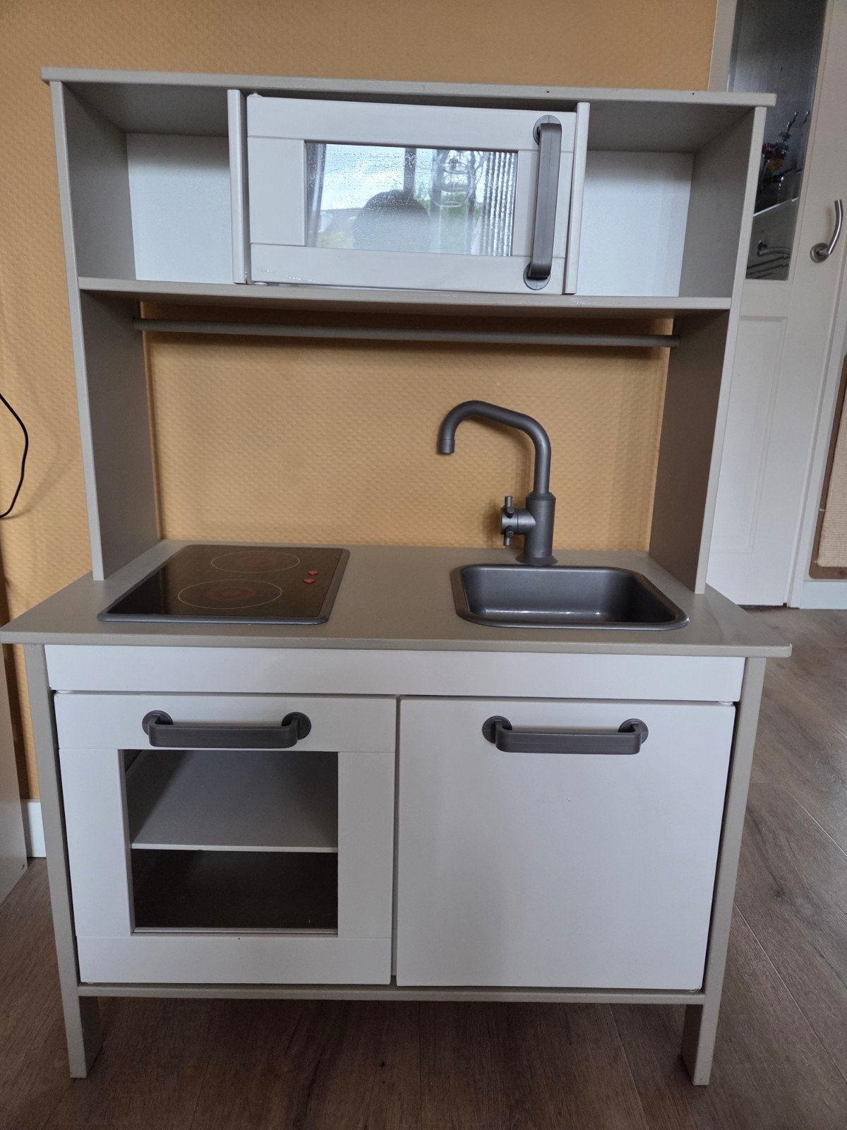Houten speelkeuken - opnieuw geschilderd, Kinderen en Baby's, Speelgoed | Educatief en Creatief, Ophalen, Gebruikt, Ontdekken