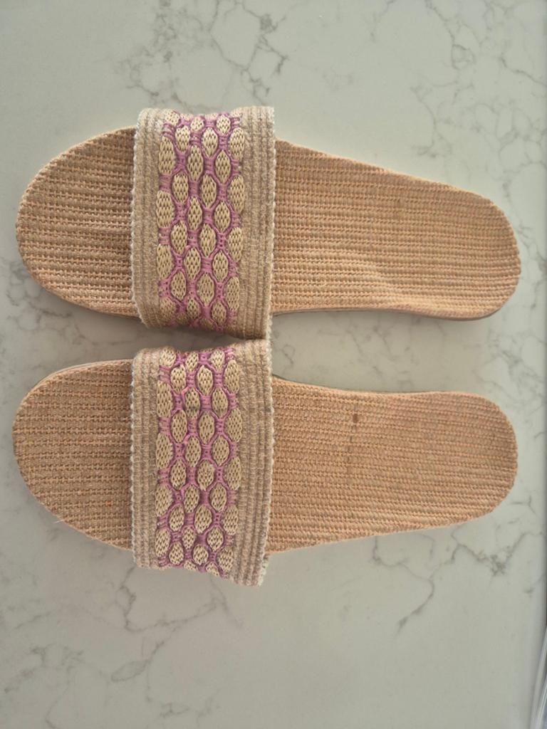 Nieuwe slippers Maat 39-40, Beige, Nieuw, Ophalen, Slippers